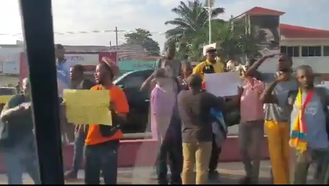 Kinshasa Agression Rwandaise des jeunes dans la rue pour dénoncer