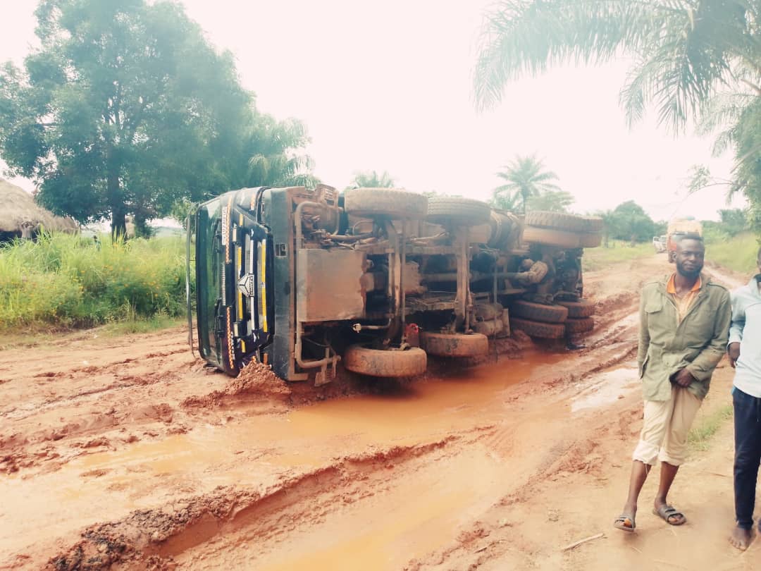 Lomami Un Camion Se Renverse Au Niveau Du Village Kakona Sur La Route