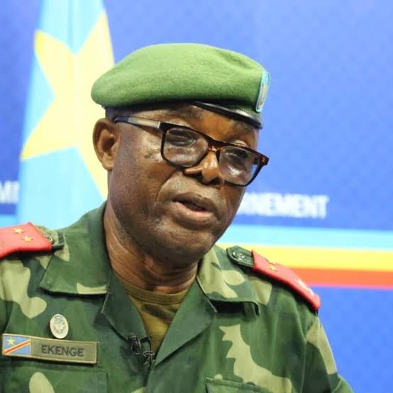 Propos « discriminatoires  » sur la communauté Tutsi : Justicia Asbl appelle à des depoursuites contre le général Sylvain Ekenge